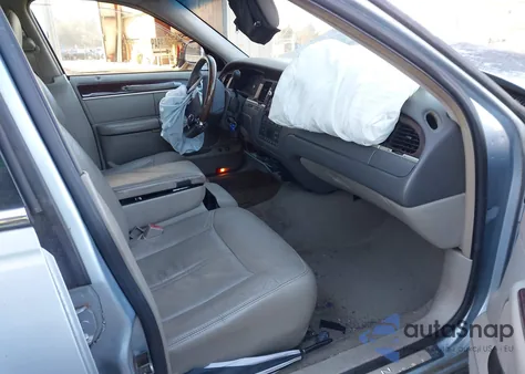 2006 Lincoln Town Car Signature Limited from USA, damaged, VIN 1LNHM82VX6Y632816